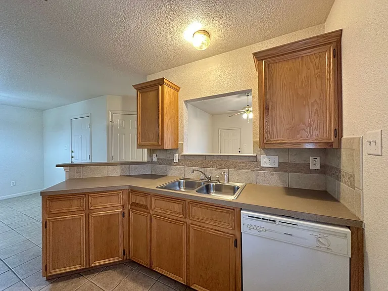 1111 Cinch Dr — Photo 9