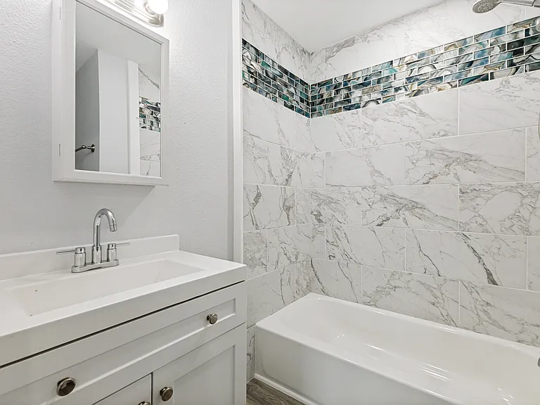 1110 N Ross Ave — Photo 9