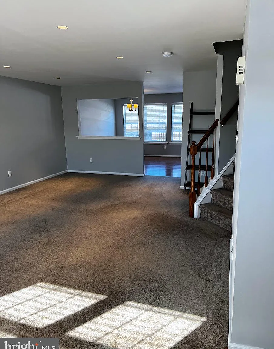 3 bed, 1.5 bath, 1512 sqft, $2,175 — Photo 3