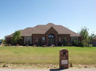 24 NW Heatherstone Dr, Lawton, OK 73505