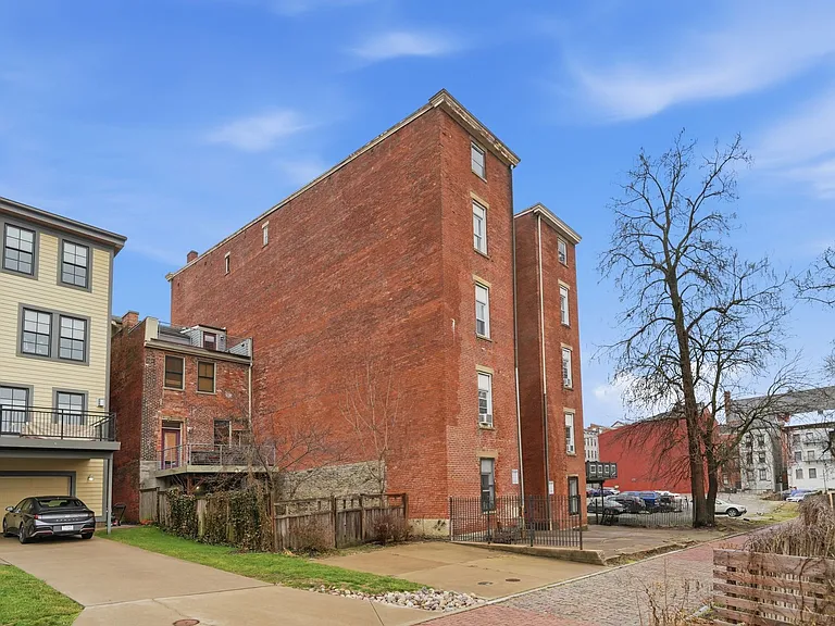 1323 Pendleton St — Photo 4