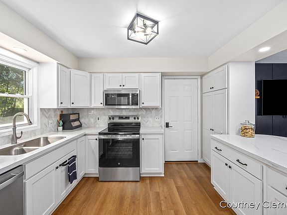 5th image of 6250 Kies St NE