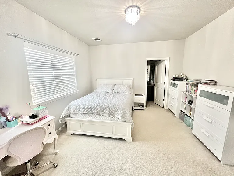 102 Waverly Spire Ct — Photo 29
