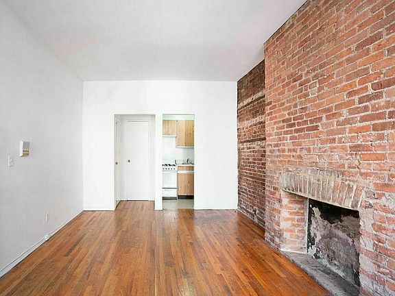 3rd image of 266 W 21st St APT 4W