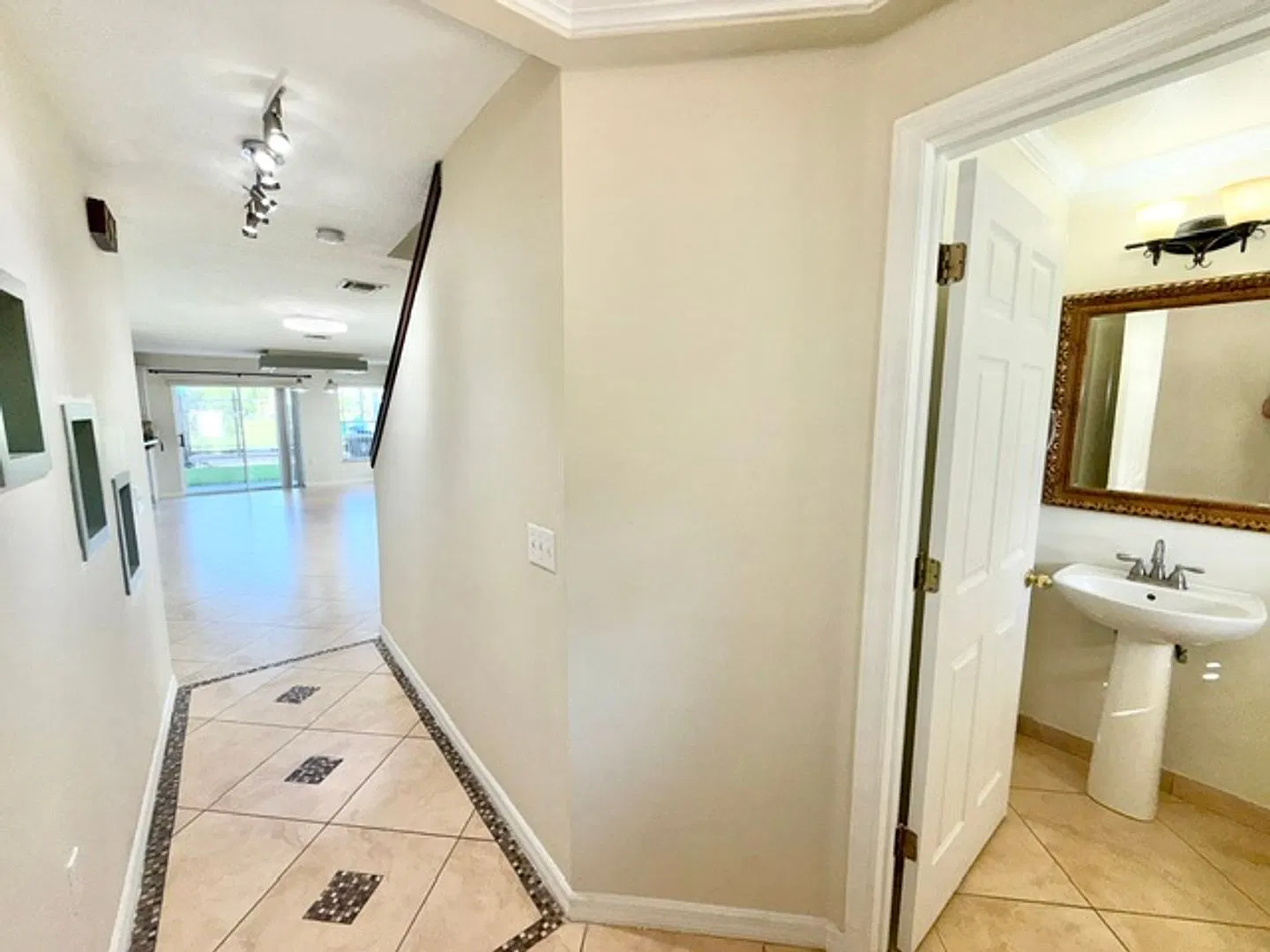 Kissimmee - 3 Bedroom, 2.5 Bathroom $2,095.00 — Photo 2