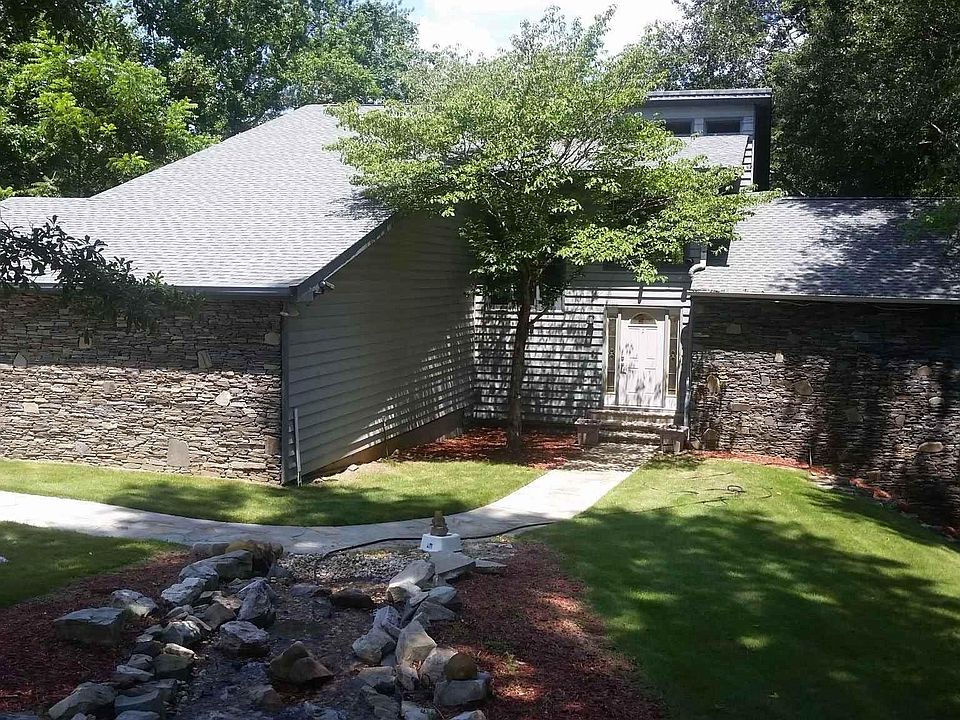 1st image of 8020 Riverview Ct