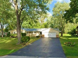 813 Locust Dr, Dundee, IL 60118