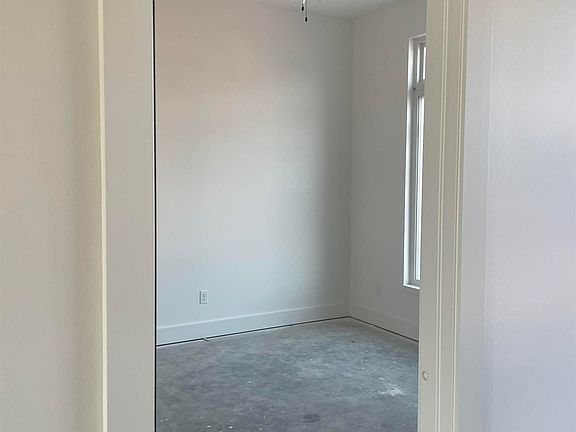 5th image of 4929 Lake Vista Dr