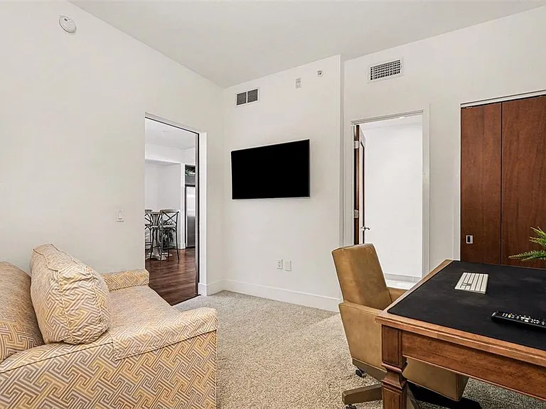 111 N 12th St #1507 — Photo 10