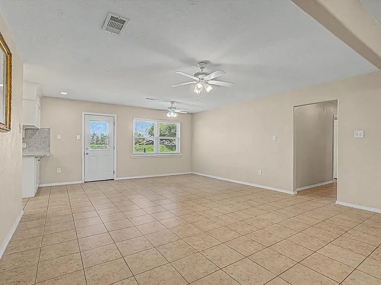 827 Pickney Ave — Photo 9