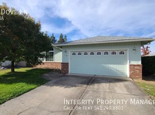 1746 Dove Ln, Medford, OR 97501