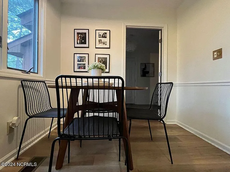 220 Drumar Ct — Photo 12