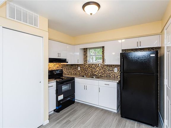 2nd image of 773 Havana Dr