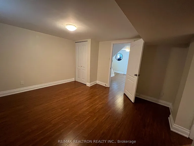 428 Paliser Cres N — Photo 10