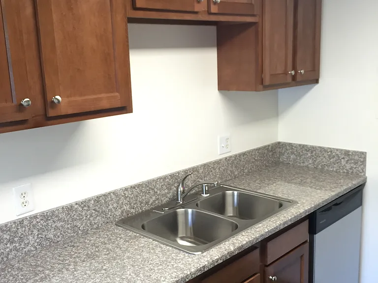 Amber Crest Apartments — Photo 14