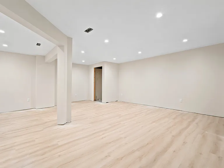 703 Porter Way W — Photo 28