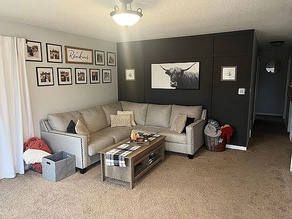 2nd image of 906 E Ave