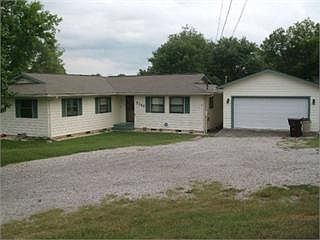 2nd image of 2165 Louisville Rd