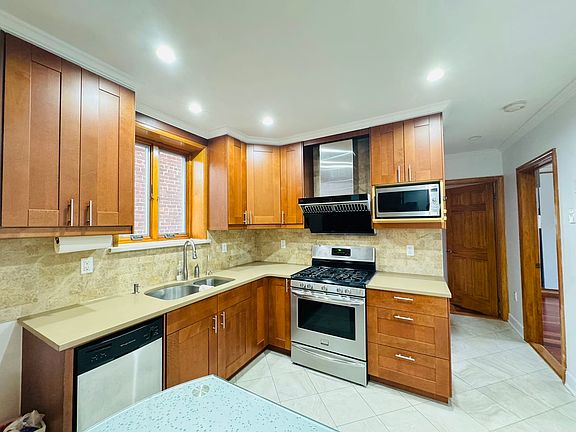 4th image of 39 Olympia Blvd
