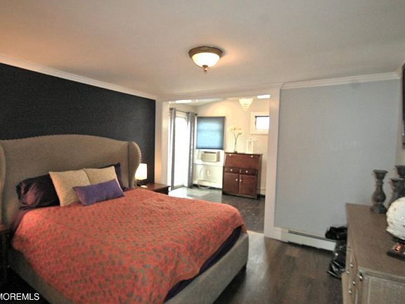 4th image of 832 6th St