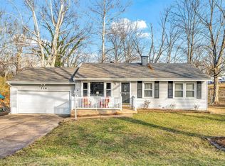 228 Ramsey Ln, Ballwin, MO 63021