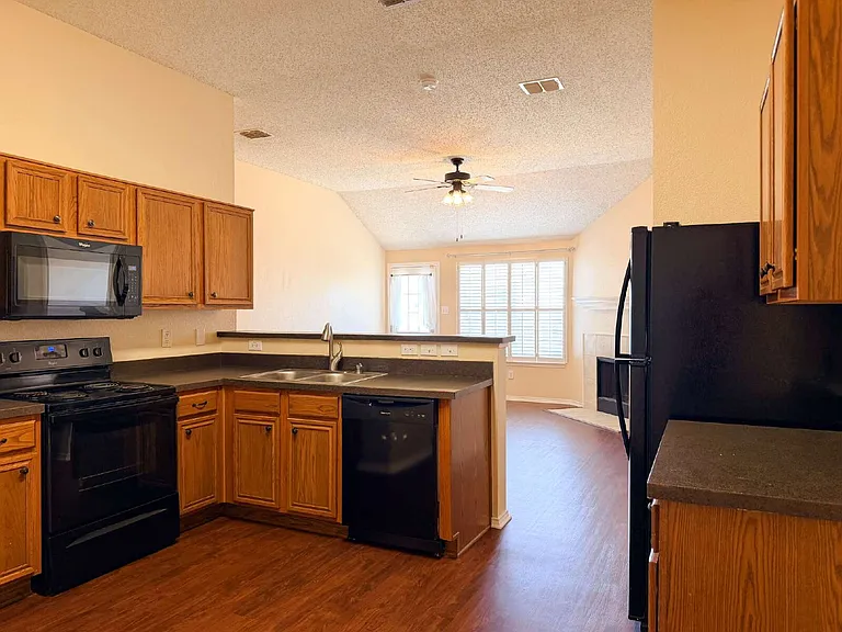 833 Edgehill Rd — Photo 11