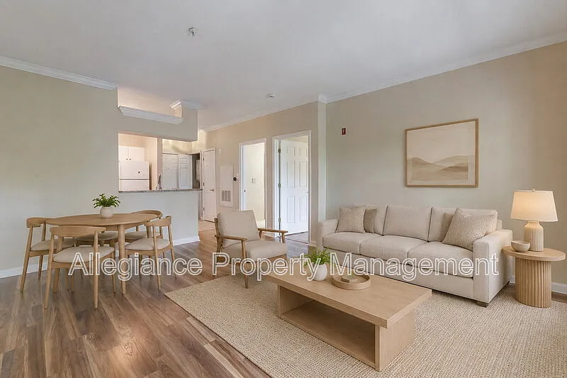 1 bed, 1.0 bath, 726 sqft, $1,950 — Photo 4