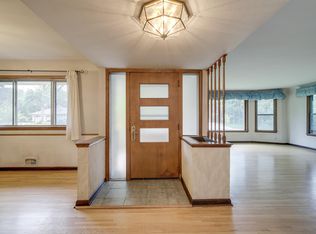 106 Wayside Rd E, Hopkins, MN 55343