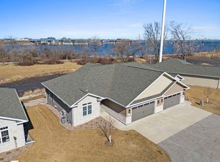 617 Olde River Ct, Green Bay, WI 54301
