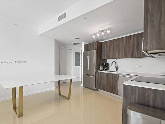 5th image of 488 NE 18th St Unit 601
