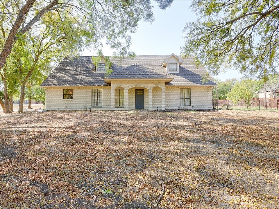 1st image of 216 Live Oak Dr