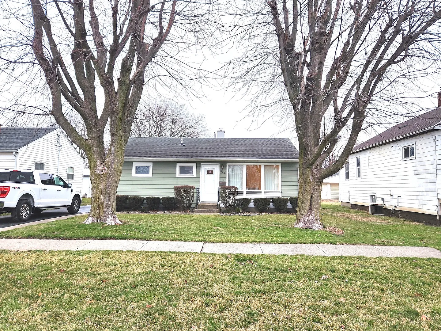 822 W Penn St photo 1