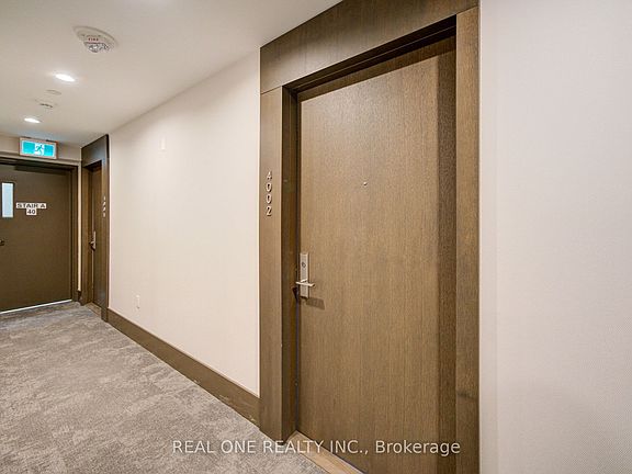 4th image of 39 Roehampton Ave #4002