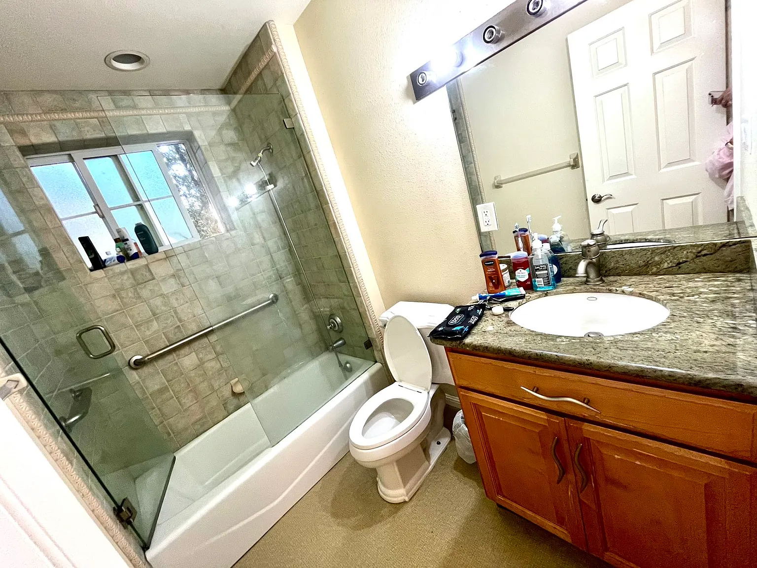 1 bed, 2000 sqft, $1,200 — Photo 3