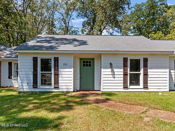 3rd image of 103 Lakeside Dr
