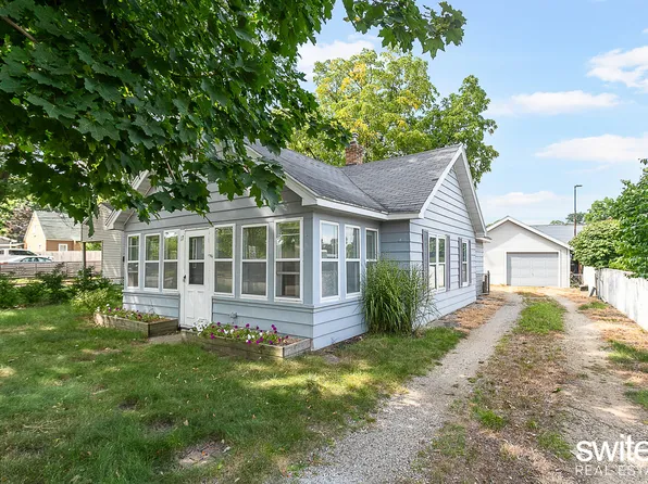 17 50th St SW, Wyoming, MI 49548