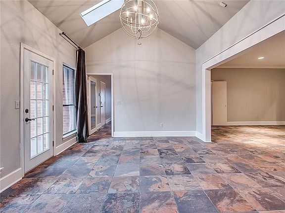 4th image of 3448 Hemlock Ln