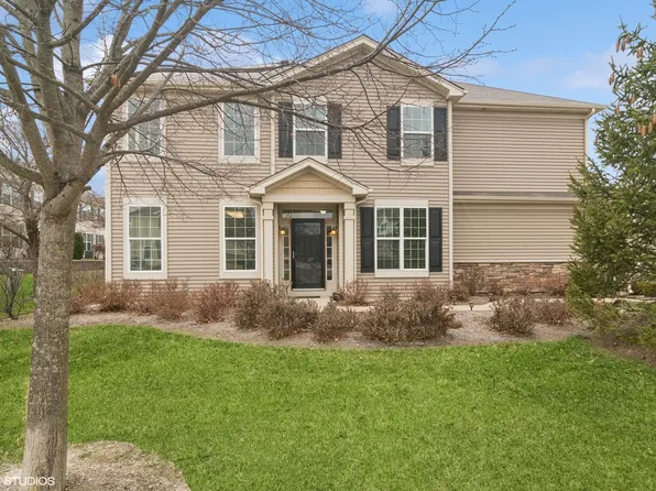 430 S Jade Ln, Round Lake, IL 60073