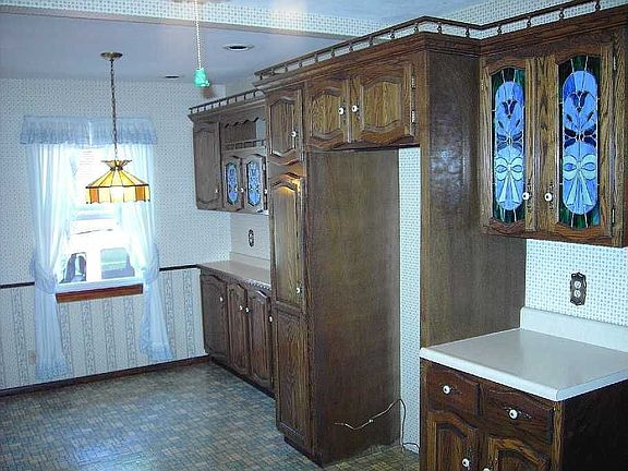 Kitchen Seating/Fridge area