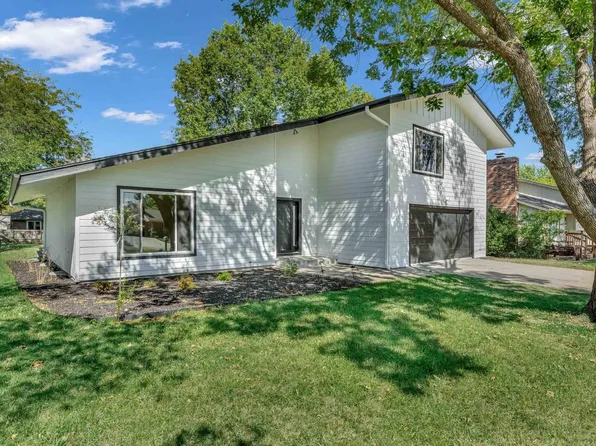 5924 SW 25th St, Topeka, KS 66614