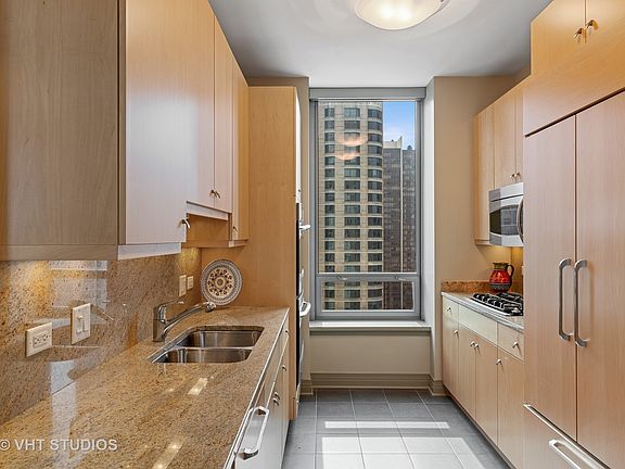 5th image of 600 N Lake Shore Dr APT 2508