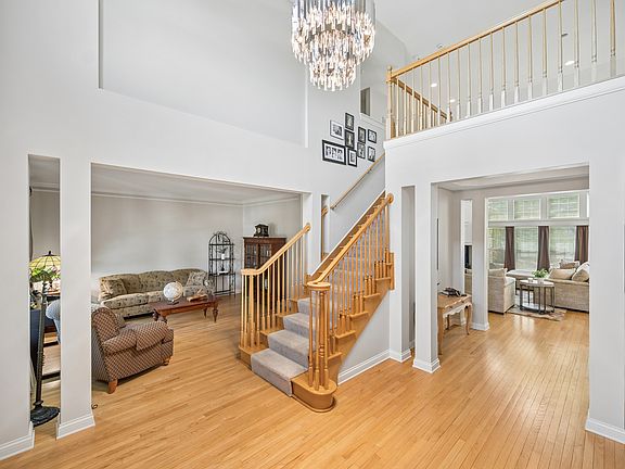 5th image of 1534 Constitution Dr