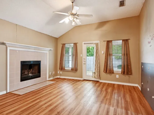 6409 Aires Dr, Arlington, TX 76001