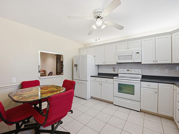 3rd image of 461 Holyoke Lane