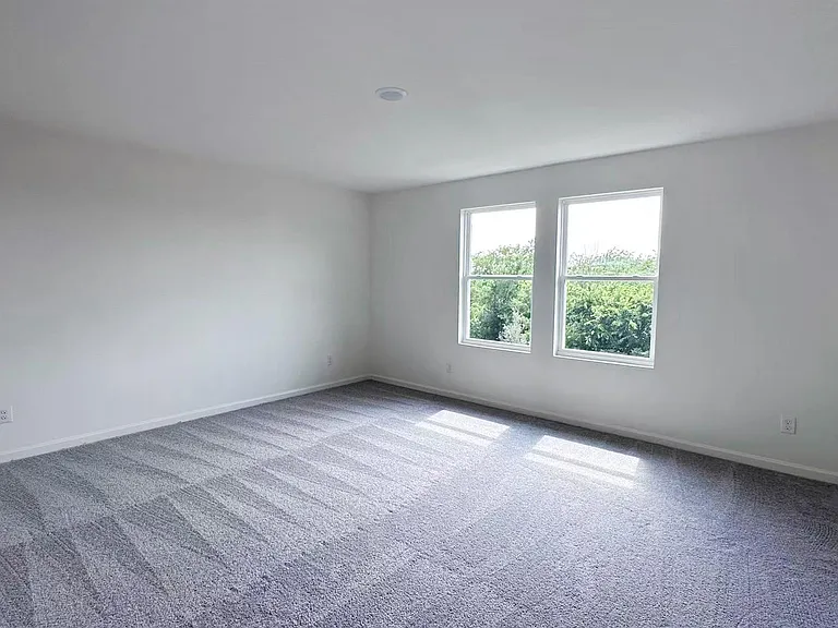 2105 Meadow Park Dr — Photo 10