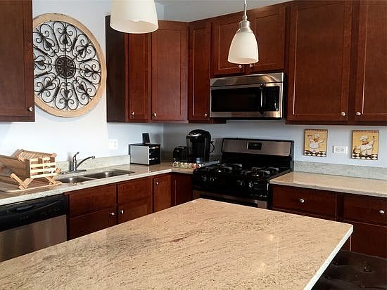 3rd image of 920 W Buena Ave #2