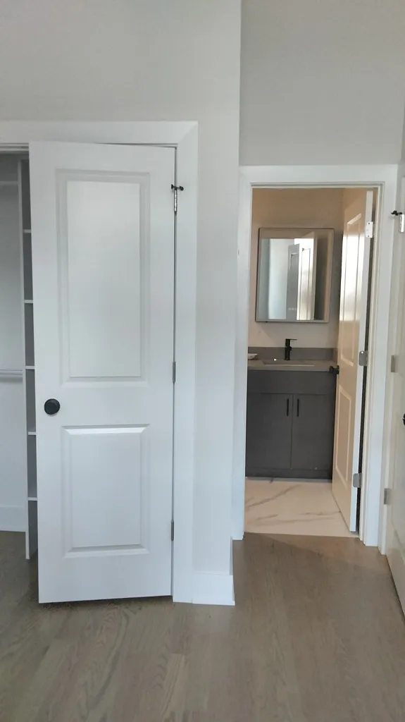 3 bed, 2.5 bath, 1200 sqft, $4,570 — Photo 3