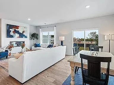 3 bed, 2.5 bath, 1843 sqft, $2,150 — Photo 3
