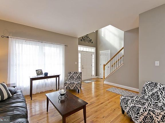 3rd image of 106 Brenton Ct