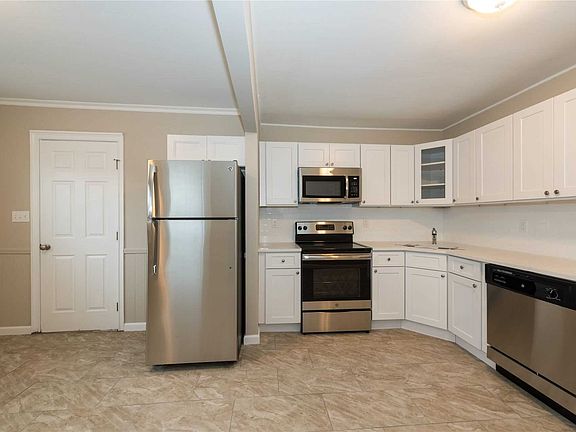3rd image of 1039 Bowling Green Dr